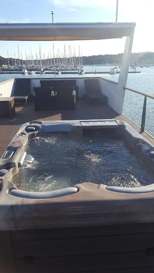 Villa Floating House - Arena 2 Pula 0*,  Kroatien
